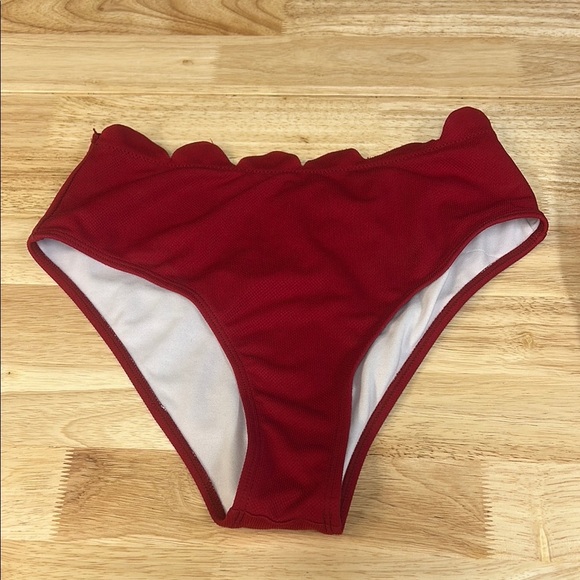 Scalloped high waisted bikini - Picture 2 of 8